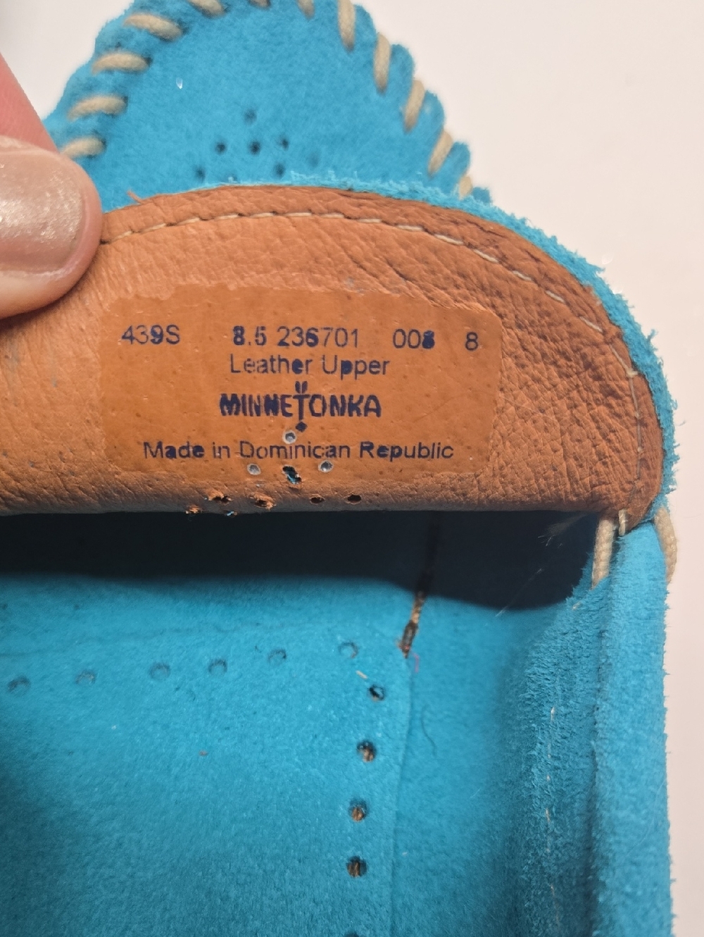 Like New Minnetonka Women’s Turquoise Suede Moccasin Slippers 8.5 - Picture 5 of 5
